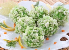 Shrimp paste coated with green rice flakes